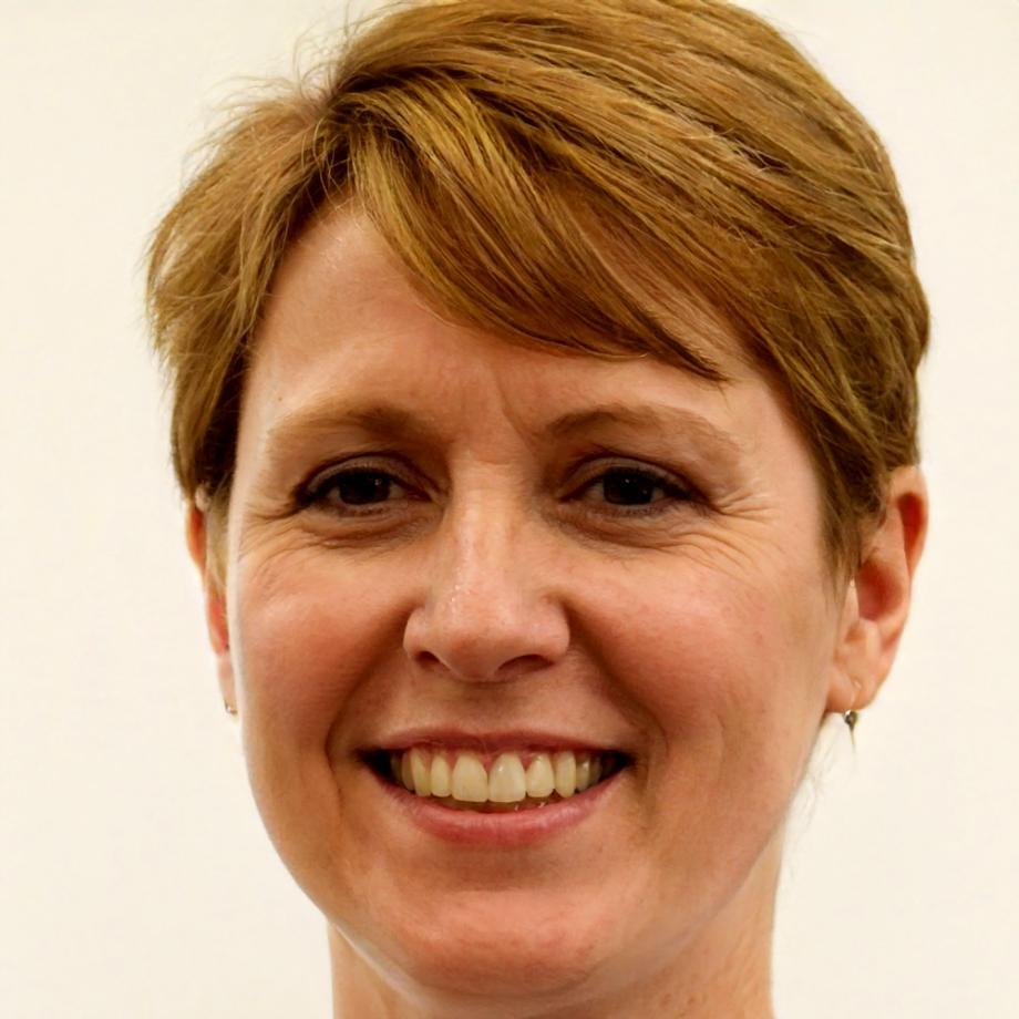 Portrait de Sophie Martineau, Directrice Stratégie Financière chez exarivloxentqiv